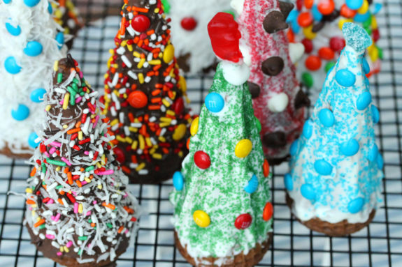 Christmas Trees, Candy Cookie Cones, Christmas Recipes, Christmas Desserts, Christmas Decorations, Christmas Party Ideas